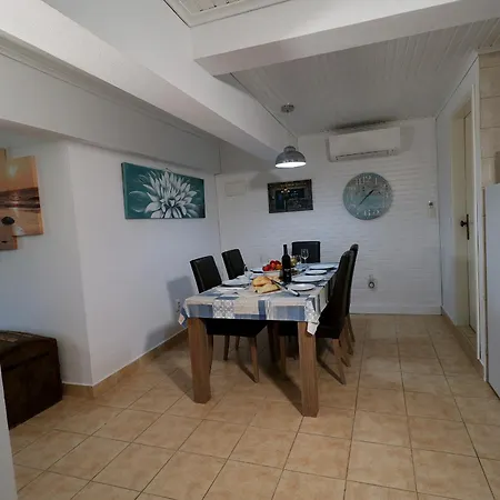 In Traditional Portuguese Bed & Breakfast Tabua (Coimbra)